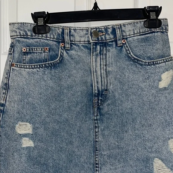 H&M Blue Classic Denim Skirt with Authentic Fading - Picture 5 of 6